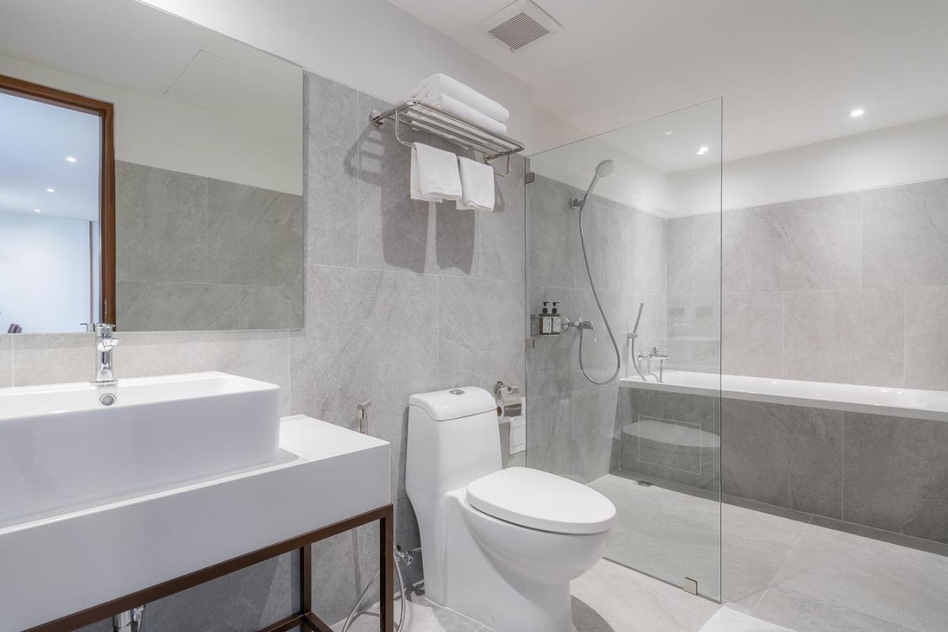 Superior Room Bathtub